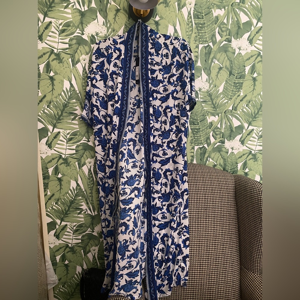 BCBG long poncho M/L